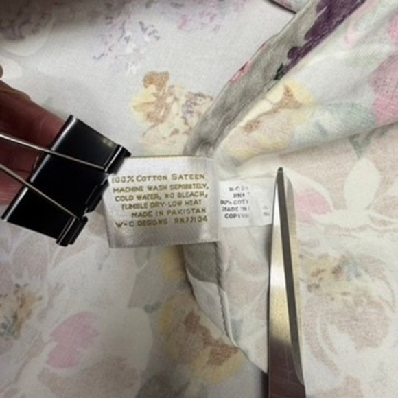 "Waterford "Floral Cotton Sateen Tablecloth Size 74" x 64" Cottagecore RD/Oval - Picture 7 of 8